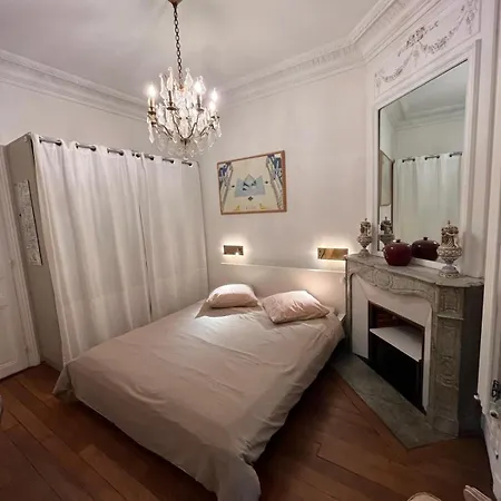 Grande Privée Sur Jardin Arboré Parigi