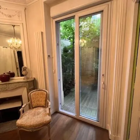 Grande Privée Sur Jardin Arboré Alloggio in famiglia