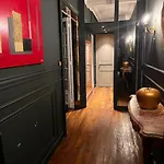 Grande chambre privée sur jardin arboré